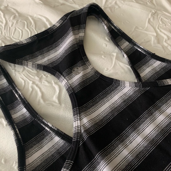 Lululemon Cool Racerback Tank Top - Like New Condition - Medium - Size 6 - Picture 5 of 7